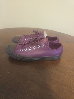 Converse Burgundy/Wine red Leather Sneaker